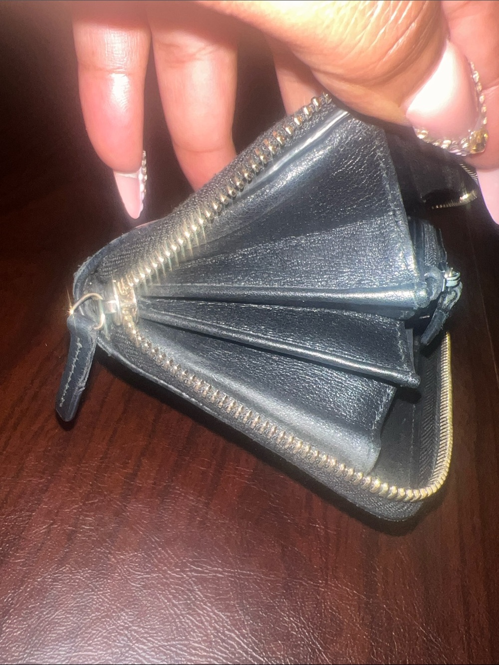 Gucci Black GG-Embossed Leather Zip Wallet with Gold Plaque - Picture 13 of 13